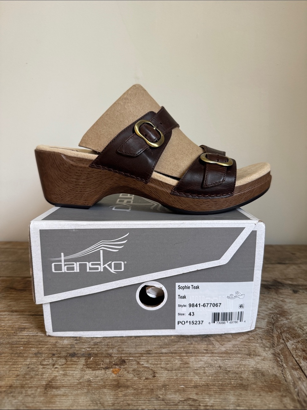 Dansko 43 women’s Sophie teak brown sandals clogs new in box
